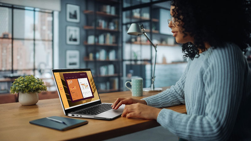 woman-on-laptop