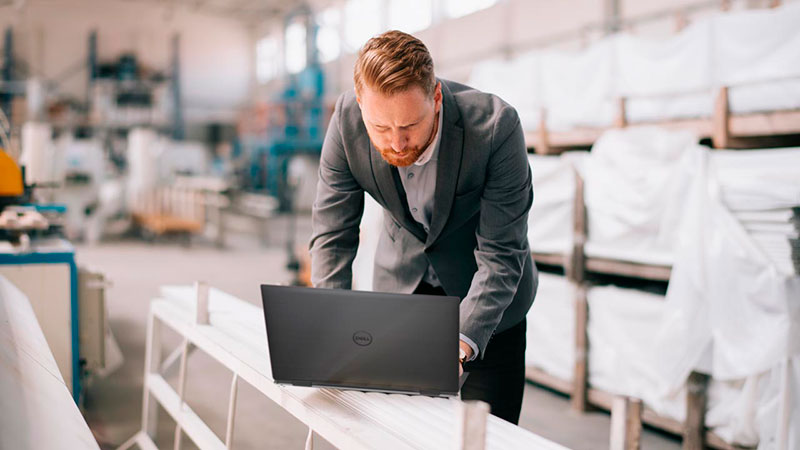 manufacturing-floor-laptop