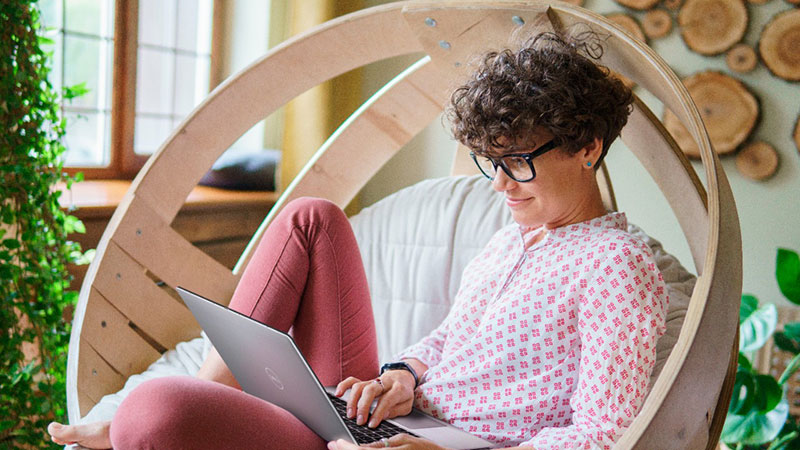 weird-women-in-weird-chair